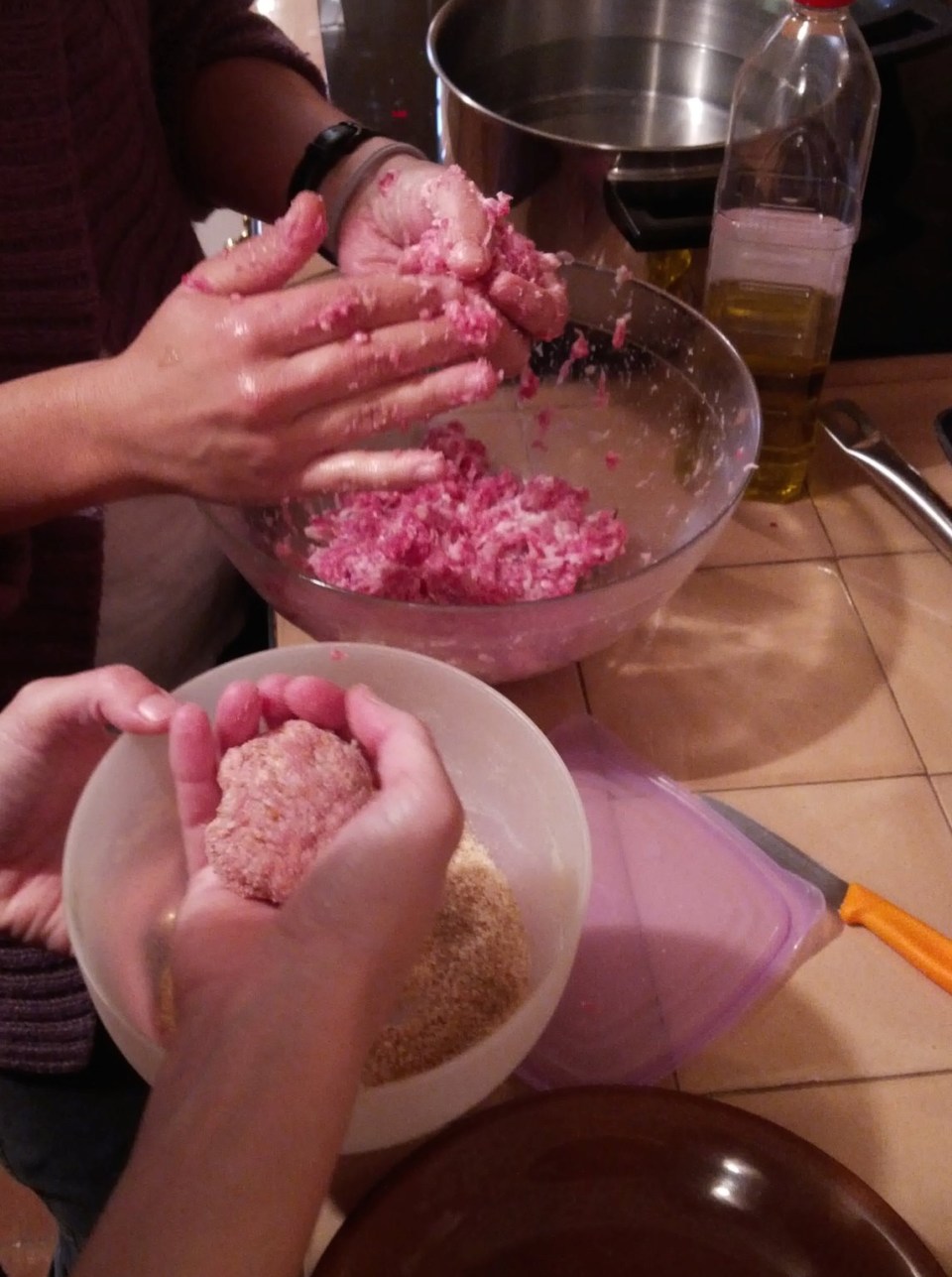 Preparació d'unes mandonguilles