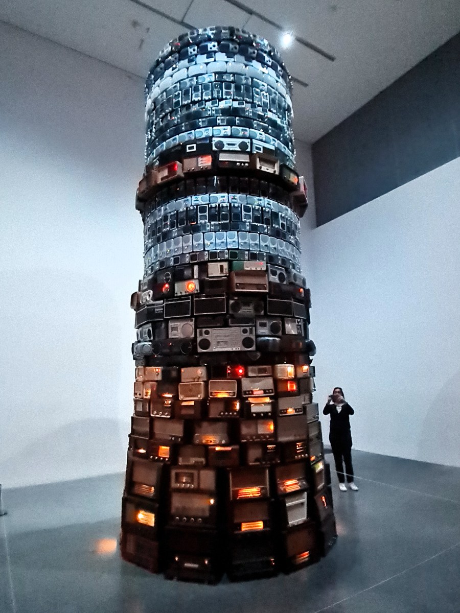 Babel, la torre feta de ràdios – ESPACIO SONANTE